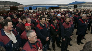 Knin, 150311.
Premijerka Jadranka Kosor otvorila je radove na prosirenju pogona tvornice Div u Kninu.
Radnici Div-a
Foto : Jakov Prkic / Cropix Knin, 150311.
Premijerka Jadranka Kosor otvorila je radove na prosirenju pogona tvornice Div u Kninu.
Radnici Div-a
Foto : Jakov Prkic / Cropix