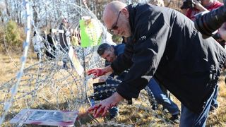 Na granicnom prijelazu Lucija-Brezovica odrzan je veliki prosvjed protiv slovenske zilet zice pod nazivom Protiv zice i za humanu Europu. Na granicnom prijelazu Lucija-Brezovica odrzan je veliki prosvjed protiv slovenske zilet zice pod nazivom Protiv zice i za humanu Europu.