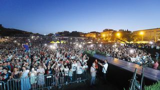 Mišo Kovač i prijatelji na Starom placu u Splitu Mišo Kovač i prijatelji na Starom placu u Splitu