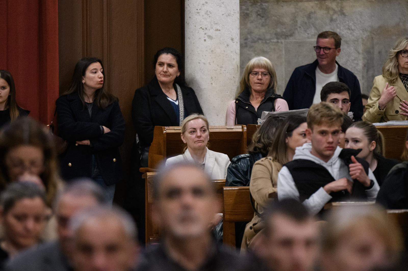 Nadbiskup Zgrablić predvodio Službu Muke Gospodnje u katedrali sv. Stošije Nadbiskup Zgrablić predvodio Službu Muke Gospodnje u katedrali sv. Stošije