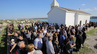 Mirko Miočić ispraćen na posljednji počinak na mjesnom groblju u Rtini Mirko Miočić ispraćen na posljednji počinak na mjesnom groblju u Rtini