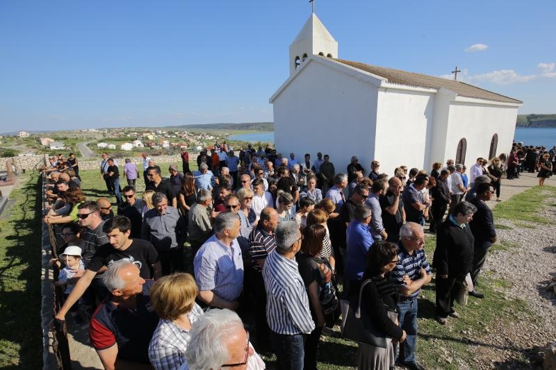 Mirko Miočić ispraćen na posljednji počinak na mjesnom groblju u Rtini Mirko Miočić ispraćen na posljednji počinak na mjesnom groblju u Rtini