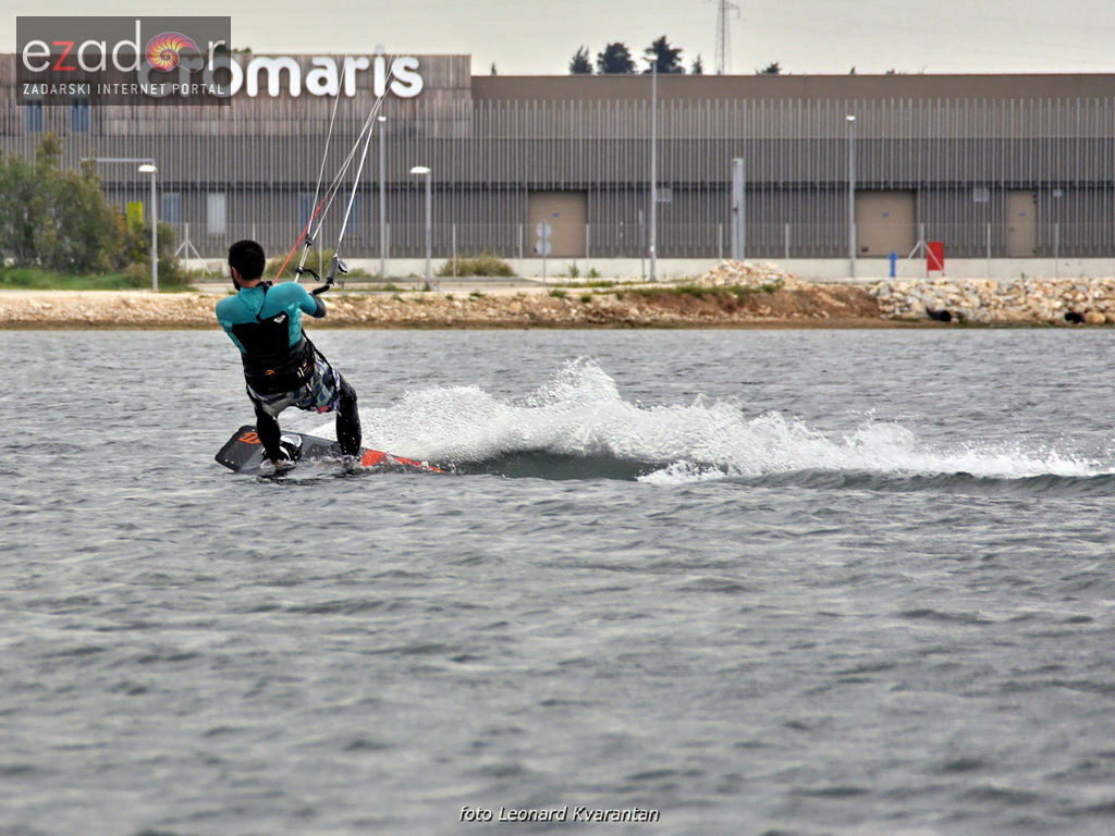 Kiteri guštali u refulima ninske bure Kiteri guštali u refulima ninske bure