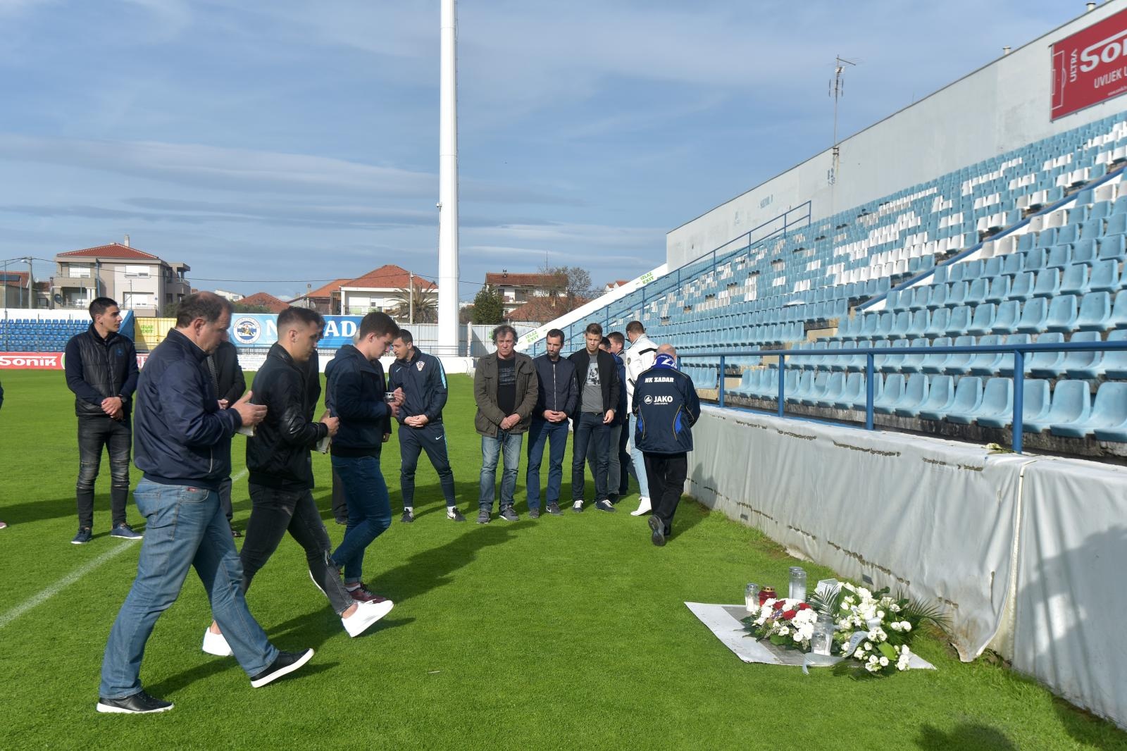 Na stadionu u Stanovima obilježena 10. obljetnica smrti Hrvoja Ćustića Na stadionu u Stanovima obilježena 10. obljetnica smrti Hrvoja Ćustića
