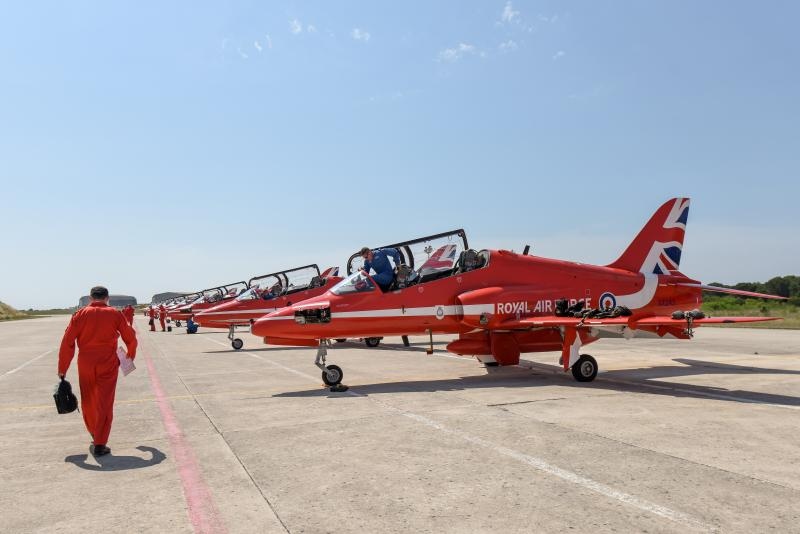 Akrobatska skupina “Red Arrows” Royal Air Forcea u posjeti Zračnoj bazi u Zemuniku Akrobatska skupina “Red Arrows” Royal Air Forcea u posjeti Zračnoj bazi u Zemuniku