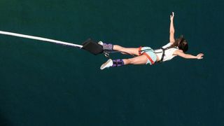 28.6.2014., Maslenica – Gimnasticar Marijo Moznik otvorio je sezonu bungee skokova s Maslenickog mosta. On je izveo dvostruki salto s uronom u more. Photo: Dino Stanin/PIXSELL