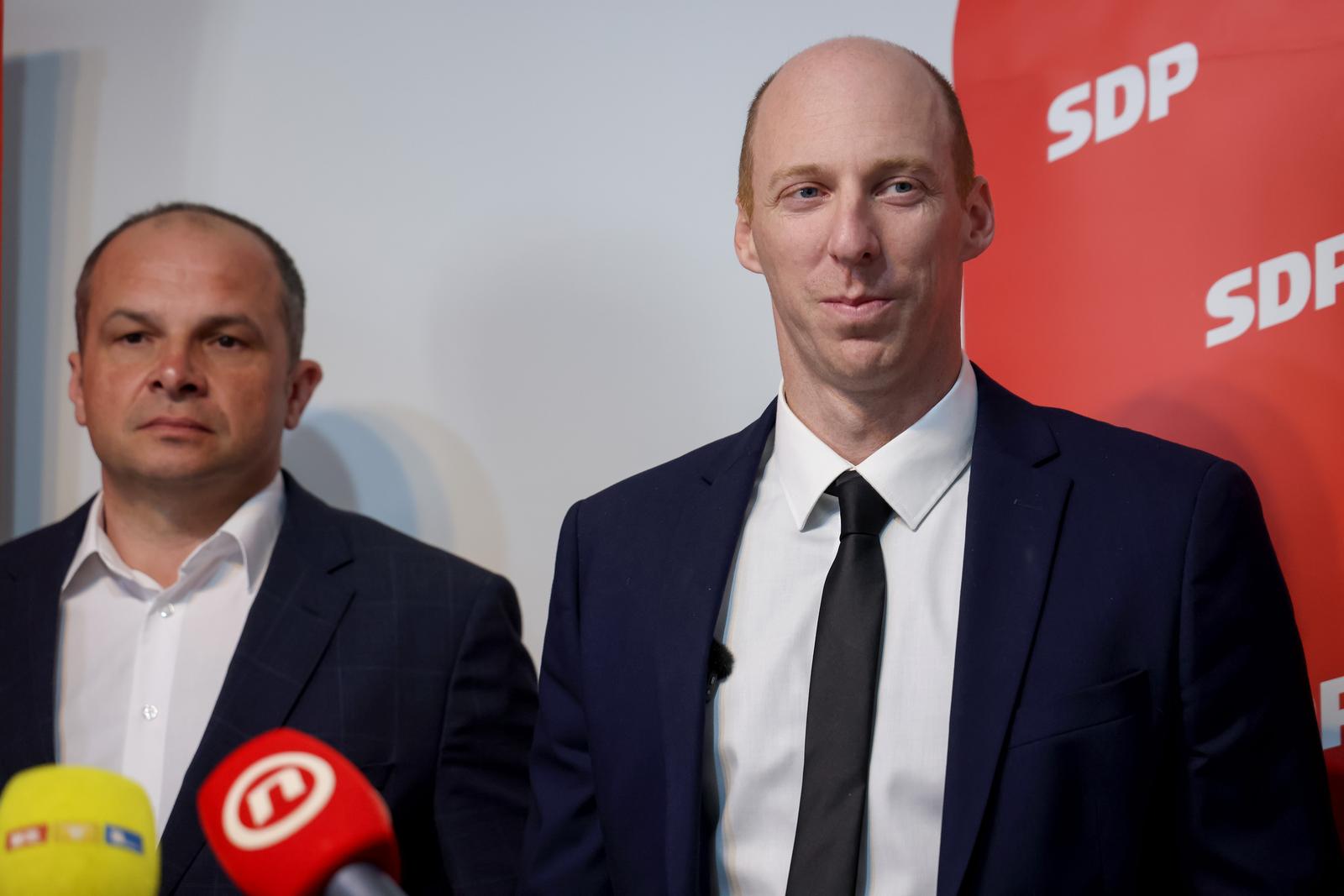 SDP predstavio kandidata za gradonačelnika, bit će to Daniel Radeta SDP predstavio kandidata za gradonačelnika, bit će to Daniel Radeta