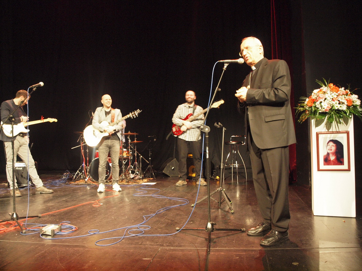 Humanitarni koncert duhovne glazbe “Anđeli za Anđelu” u HNK Zadar Humanitarni koncert duhovne glazbe “Anđeli za Anđelu” u HNK Zadar