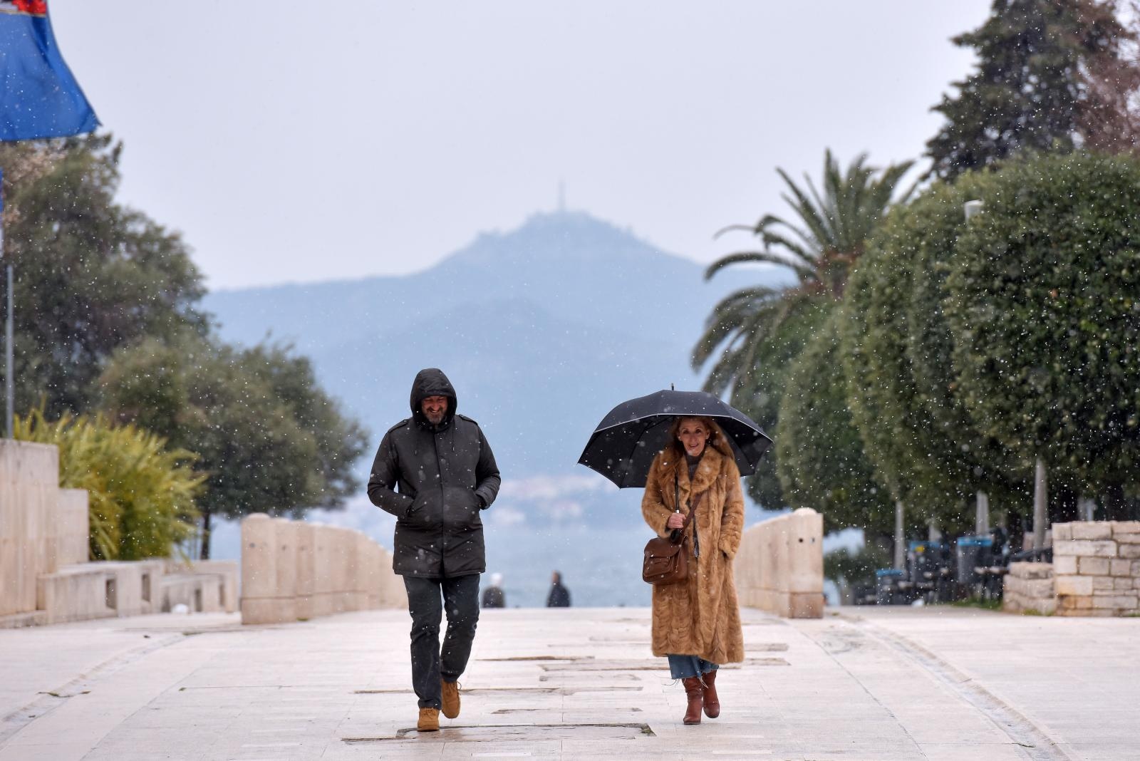 Prve snježne pahulje u Zadru