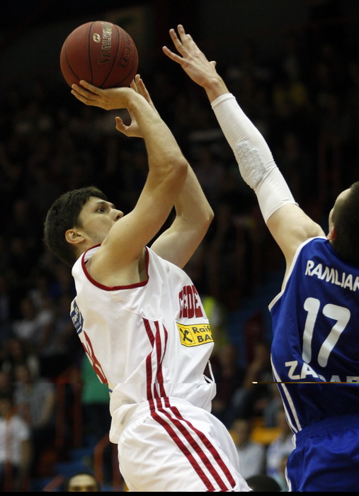 Zagreb, 220513
Dvorana II Doma sportova.
Kosarkaska utakmica pulufinale doigravanja za prvaka Hrvatske (2 utakmica) Cedevita – Zadar.
Na slici: Marko Tomas 33, Marko Ramljak 17.
Foto: Nenad Dugi / CROPIX Zagreb, 220513
Dvorana II Doma sportova.
Kosarkaska utakmica pulufinale doigravanja za prvaka Hrvatske (2 utakmica) Cedevita – Zadar.
Na slici: Marko Tomas 33, Marko Ramljak 17.
Foto: Nenad Dugi / CROPIX