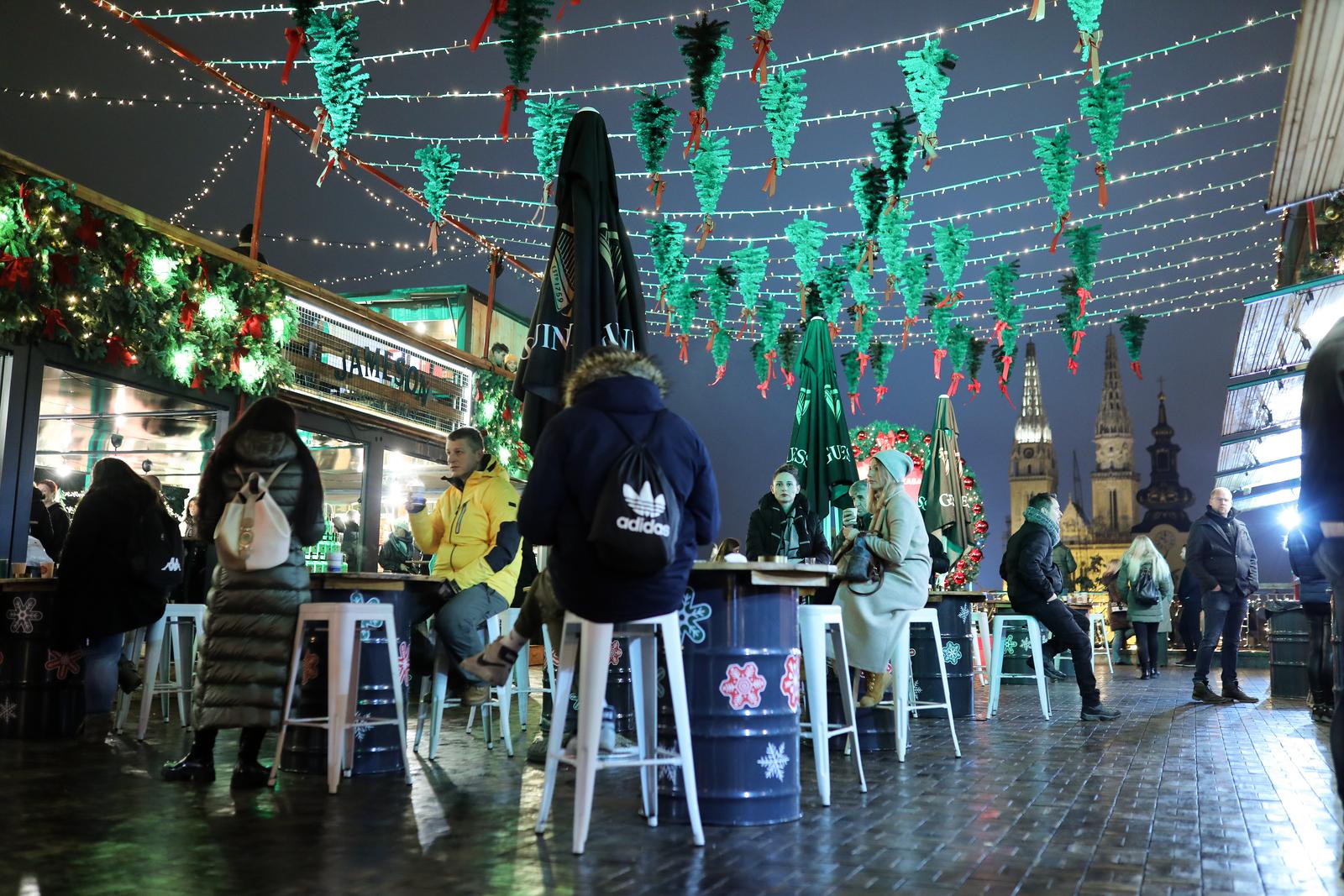 Zagrebački Advent ove godine pun je svjetla i šarenila