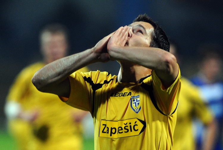 Zapresic, 151010.
Stadion NK Inter, 1. HNL, 11. kolo, seniori, susret NK Inter i NK Zadar.
Na slici: gol slavlje Antun Palic 8.
Foto: Damir Krajac / CROPIX Zapresic, 151010.
Stadion NK Inter, 1. HNL, 11. kolo, seniori, susret NK Inter i NK Zadar.
Na slici: gol slavlje Antun Palic 8.
Foto: Damir Krajac / CROPIX