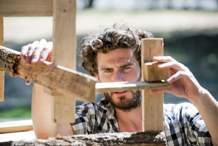 Zagreb, 280812.
Britanski umjetnicki kolektiv Giant Robots koji od danas pa do 9. rujna boravi u Zagrebu izradit ce dosad najvecu privremenu skulpturu od otpadnog drveta na javnom prostoru u Hrvatskoj koja ce na Galeriji Bacva (zgrada Hrvatskog drustva li