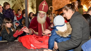 Advent u Zadru: Sveti Nikola razveselio najmlađe Zadrane Advent u Zadru: Sveti Nikola razveselio najmlađe Zadrane