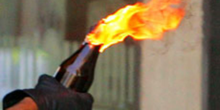 Molotovljev koktel (Foto:www.tk-info.net) Molotovljev koktel (Foto:www.tk-info.net)