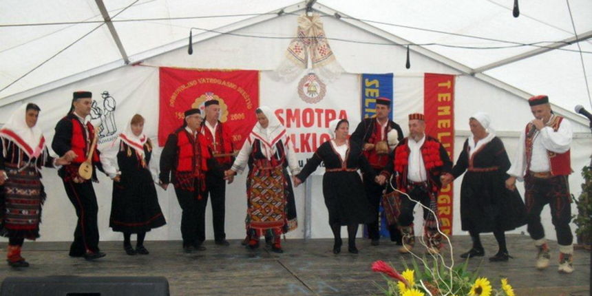 Clanoovi KUD-ova iz Zemunika i Nadina u Banovini, Foto: Zeljko Saric Clanoovi KUD-ova iz Zemunika i Nadina u Banovini, Foto: Zeljko Saric