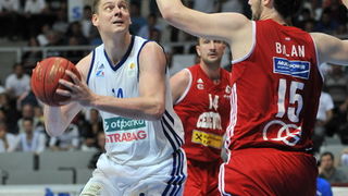 Zadar, 260513.
Dvorana Kresimira Cosica. 
3. polufinalna utakmica prvenstva Hrvatske izmedju KK Zadar i KK Cedevita.
Na fotografiji: Kastropil i Bilan.
Foto: Luka Gerlanc / CROPIX