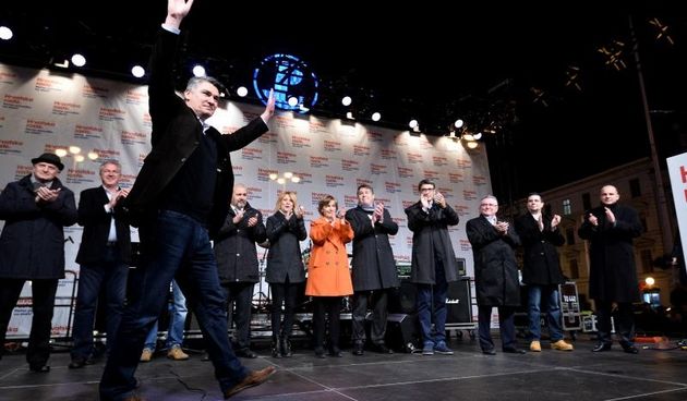 Na trgu Josipa Bana Jelacica, odrzan skup koalicije Hrvatska raste. Photo: Marko Prpic/PIXSELL Autor  Marko Prpic/PIXSELL Ključne riječi  predizborni skup, Zoran Milanovic, politika, skup, izbori 2015, koalicija Hrvatska raste