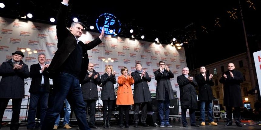 Na trgu Josipa Bana Jelacica, odrzan skup koalicije Hrvatska raste. Photo: Marko Prpic/PIXSELL Autor  Marko Prpic/PIXSELL Ključne riječi  predizborni skup, Zoran Milanovic, politika, skup, izbori 2015, koalicija Hrvatska raste