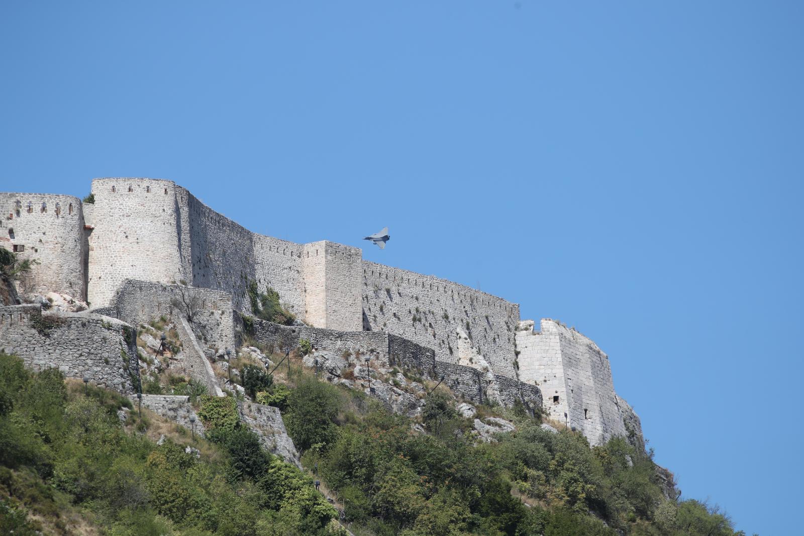 Preleti Rafalea i Krila oluje na obilježavanju 29. obljetnice VRO Oluja @ Knin Preleti Rafalea i Krila oluje na obilježavanju 29. obljetnice VRO Oluja @ Knin