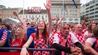 Hrvatski navijači okupirali Lens uoči utakmice s Portugalom, Photo: PIXSELL Hrvatski navijači okupirali Lens uoči utakmice s Portugalom, Photo: PIXSELL
