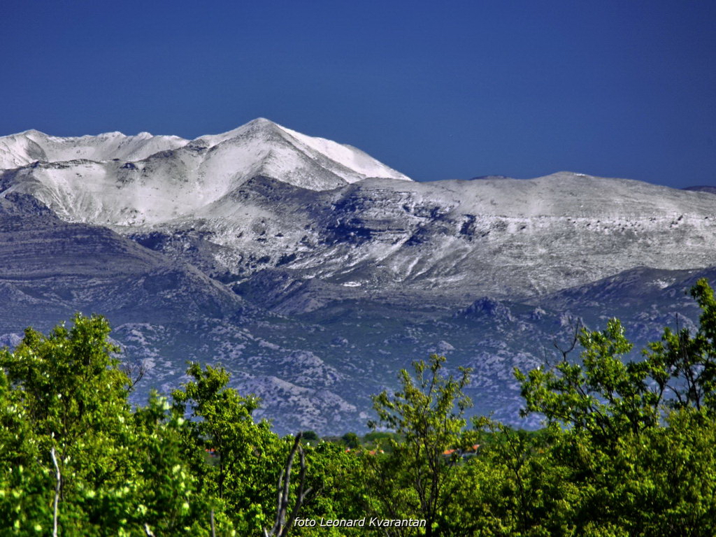 Malo proljetnozimskog ugođaja Južnog Velebita, viđeno sa ličke i morske strane. Foto:Leonard Kvarantan