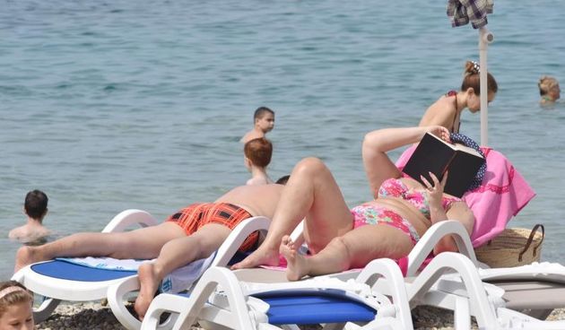 Vodice – Spas pod vrucina mnogi potrazili na plazama u Vodicama. Kupanje, suncanje, vrucina, ljeto. Photo: Hrvoje Jelavic/PIXSELL