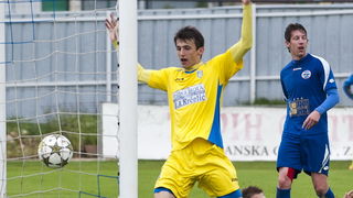 Zadar, 270413.
Stadion Stanovi.
1.HNL, 29. kolo utakmica Zadar – Inter.
Na fotografiji: Ante Budimir postize pogodak za 1:2.
Foto: Josko Ponos / CROPIX Zadar, 270413.
Stadion Stanovi.
1.HNL, 29. kolo utakmica Zadar – Inter.
Na fotografiji: Ante Budimir postize pogodak za 1:2.
Foto: Josko Ponos / CROPIX