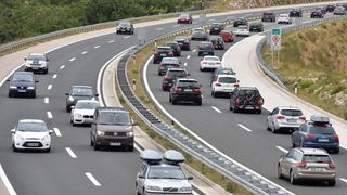 Zbog orkanske bure promet autocestom A1 odvija se otežano. Photo: Dino Stanin/PIXSELL