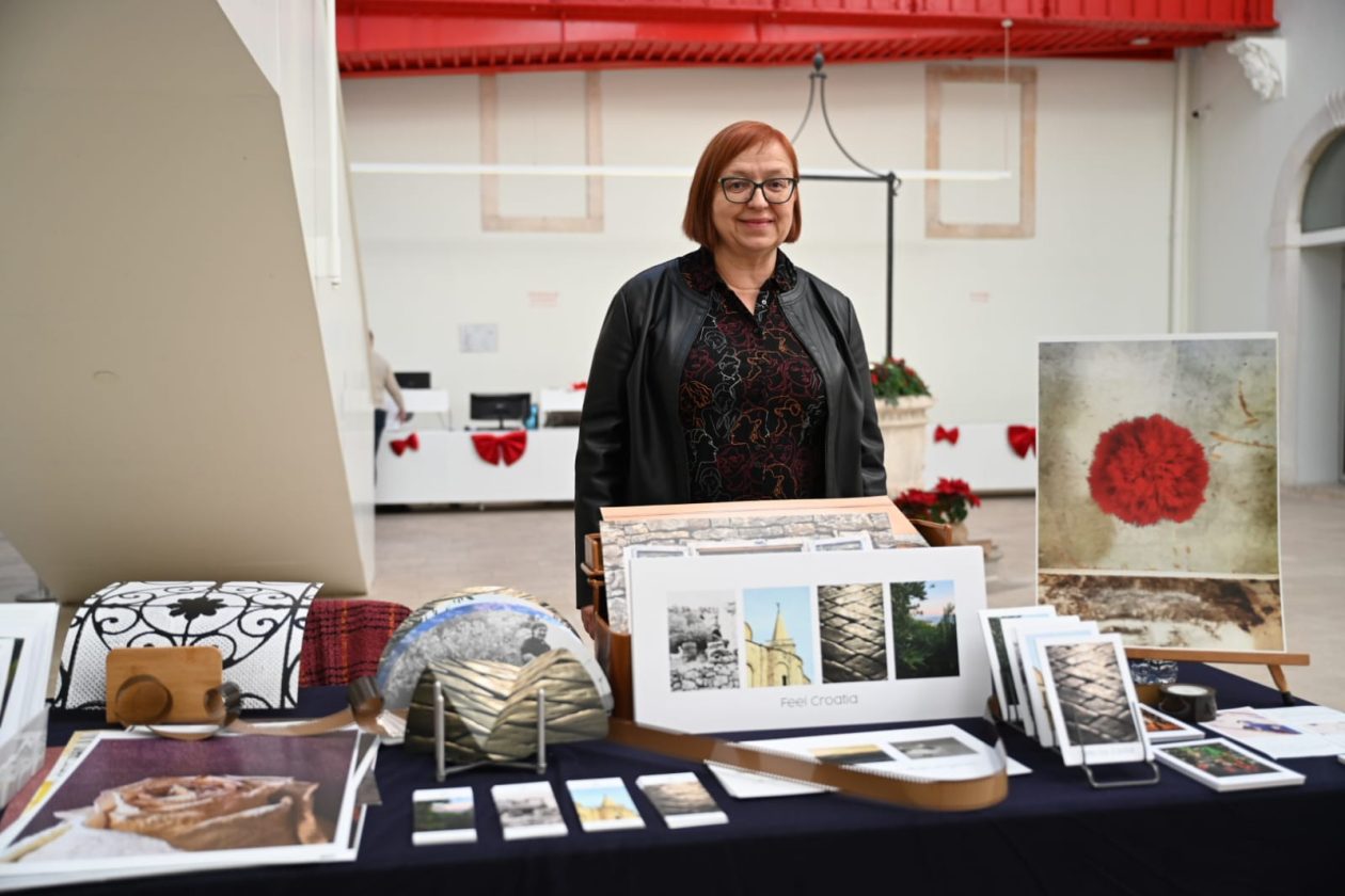 Sajam u Kneževoj palači AdventArt