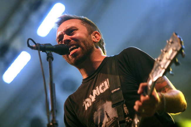 Zagreb, 220610.
Na Jarunu se od 21.-23.06. odrzava glazbeni spektakl T-Mobile INmusic festival na kojem ce nastupiti mnogobrojni izvodjaci kako iz zemlje tako i svijeta.
Danas se odrzao drugi dan.
Na slici: Rise against.
Foto: Neja Markicevic / CROPIX Zagreb, 220610.
Na Jarunu se od 21.-23.06. odrzava glazbeni spektakl T-Mobile INmusic festival na kojem ce nastupiti mnogobrojni izvodjaci kako iz zemlje tako i svijeta.
Danas se odrzao drugi dan.
Na slici: Rise against.
Foto: Neja Markicevic / CROPIX