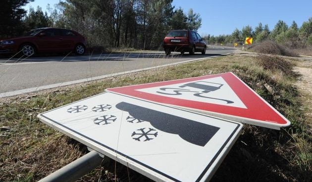 Posedarje – Jaka bura prevrce kamione, rusi znakove, te otezava i zatvara promet na svim dionicama. Photo: Hrvoje Jelavic/PIXSELL