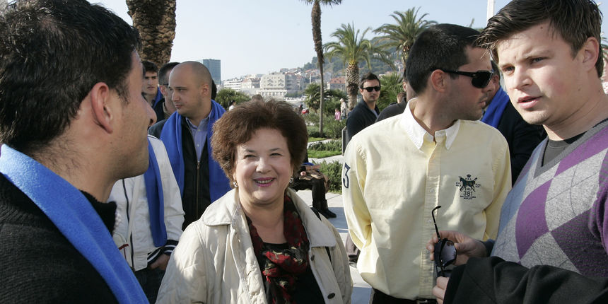 Image 879693 (auto) Image 879693 (auto)