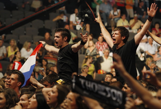 Split, 130610.
U Spaladium Areni odrzan je koncert na kojem je prikupljan novac koji ce biti iskoristen za pravnu pomoc hrvatskim generalima koji odgovaraju u Haagu i pred hrvatskim pravosudjem. Nastupali su Thompson, Oliver Dragojevic, KUD Cambi, Dalmati Split, 130610.
U Spaladium Areni odrzan je koncert na kojem je prikupljan novac koji ce biti iskoristen za pravnu pomoc hrvatskim generalima koji odgovaraju u Haagu i pred hrvatskim pravosudjem. Nastupali su Thompson, Oliver Dragojevic, KUD Cambi, Dalmati