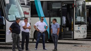 Stali autobusi, vozači upozorili: ‘Imamo 3800 kuna plaću i sad se svi čude što idemo van’ Stali autobusi, vozači upozorili: ‘Imamo 3800 kuna plaću i sad se svi čude što idemo van’