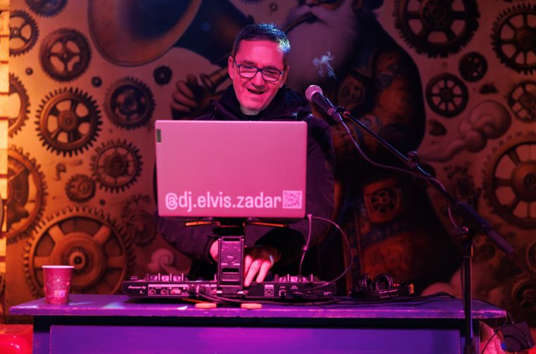 DJ Elvis Papić, bozicni gramofon