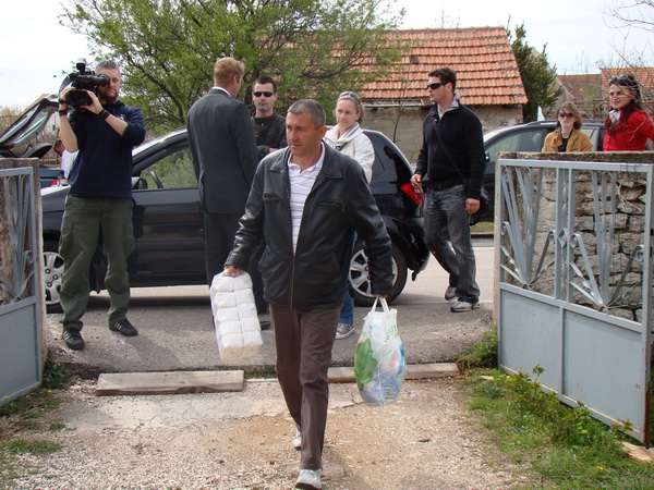 Humanitani uskrsni konvoj Zadar – Oklaj