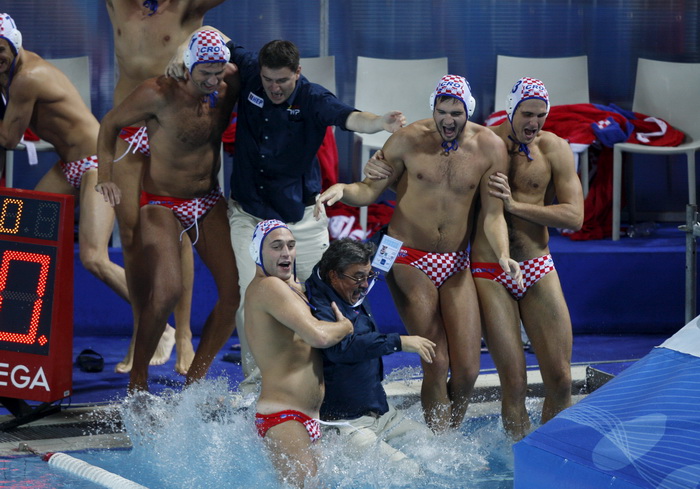 Zagreb, 110910.
Bazen Mladosti na Savi.
29. Europsko prvenstvo u vaterpolu.
Finalna utakmica za pobjednika Europskog prvenstva u vaterpolu  Hrvatska – Italija.
Na slici: slavlje hrvatskih igraca.
Foto: Goran Mehkek / CROPIX
