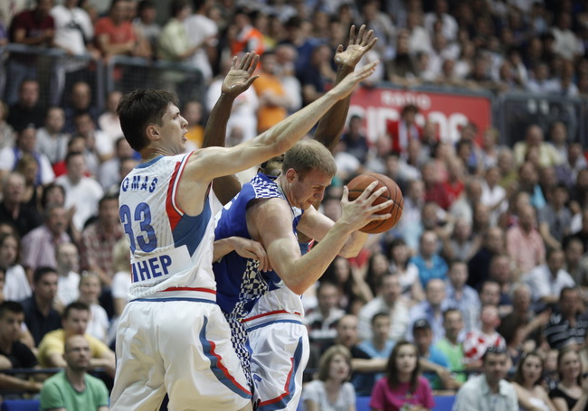 Zagreb, 100610.
Peta utakmica doigravanja za prvaka Htvatske u kosarci: Cibona – Zadar, u kosarkaskom centru Drazen Petrovic.
Na slici Hrvoje Peric (5).
Foto: Dragan Matic / Cropix Zagreb, 100610.
Peta utakmica doigravanja za prvaka Htvatske u kosarci: Cibona – Zadar, u kosarkaskom centru Drazen Petrovic.
Na slici Hrvoje Peric (5).
Foto: Dragan Matic / Cropix