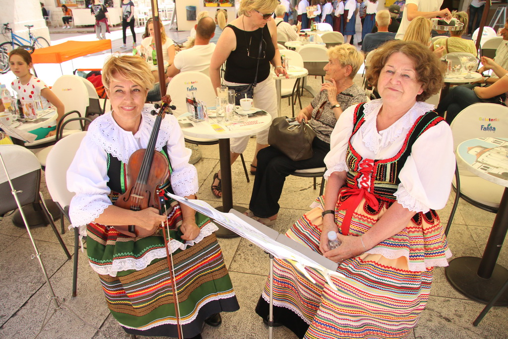 OŠ Zadarski otoci, učenici na Narodnom trgu