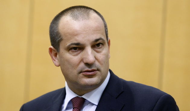 Zagreb, 071212.
Markov trg.
Sabor.
Nastavak redovite sjednice Sabora s raspravom o prijedlogu zakona o izmjenama i dopunama o drzavnom i sudbenom vijecu.
Na fotografiji: Orsat Miljenic.
Foto: Goran Mehkek / CROPIX