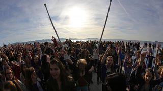 Pozdrav suncu: Snimanje spota uz “Happy” Pharrella Williamsa, Foto: Filip Brala/PIXSELL Pozdrav suncu: Snimanje spota uz “Happy” Pharrella Williamsa, Foto: Filip Brala/PIXSELL