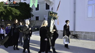 Paški zimski karneval 2018: Karnevalska povorka prošla ulicama grada do Pijace