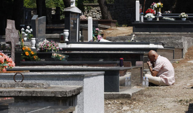Bušić na grobu roditelja (Foto: tportal.hr)