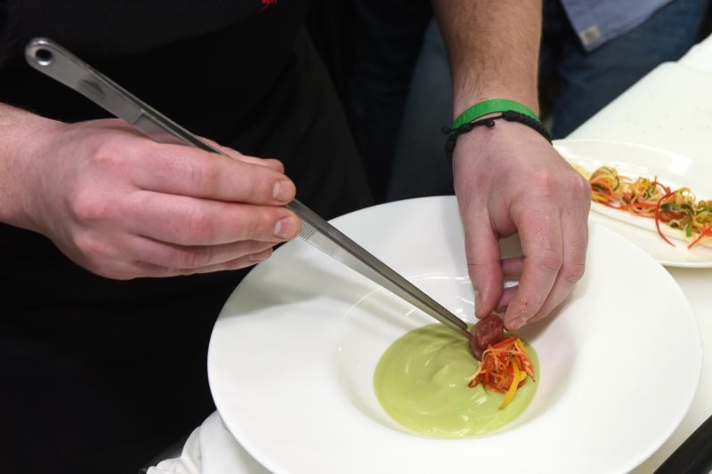 Prezentacija pripreme japanskih jela na 2. Tuna, Sushi & Wine Festivalu. Foto: Dino Stanin/PIXSELL