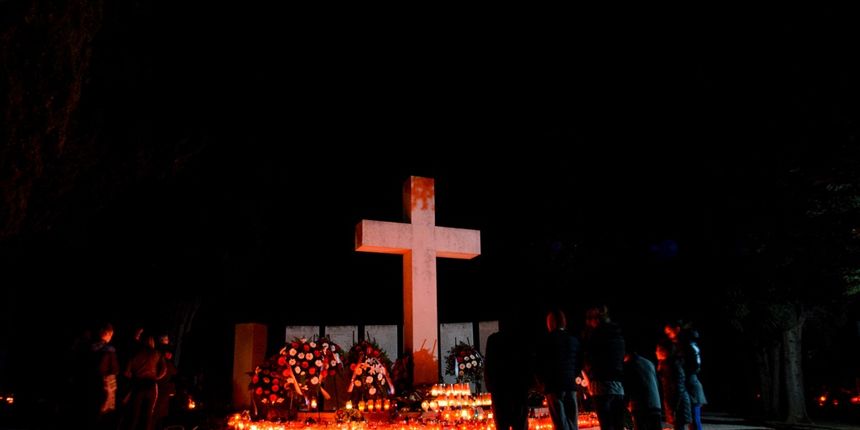 Blagdan Svih svetih na Gradskom groblju Zadar 1. studenog 2016. Foto: Iva Perinčić Blagdan Svih svetih na Gradskom groblju Zadar 1. studenog 2016. Foto: Iva Perinčić