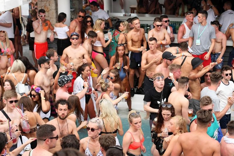 Zrće: Drugi dan Hideout festivala privukao je mnogobrojnu publiku na after beach party, Photo: Luka Stanzl/PIXSELL Zrće: Drugi dan Hideout festivala privukao je mnogobrojnu publiku na after beach party, Photo: Luka Stanzl/PIXSELL