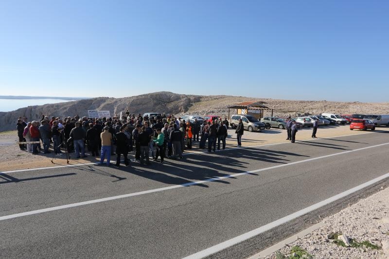 Pag: Prosvjed protiv ilegalnih berača samoniklog bilja, Foto: Filip Brala/PIXSELL