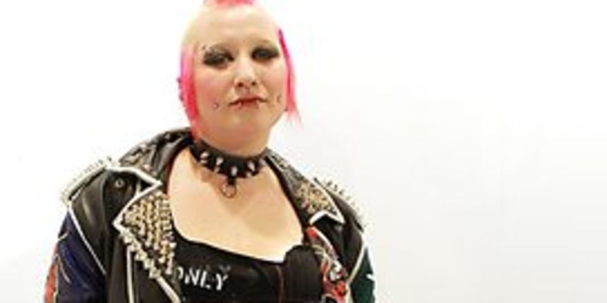 Punkerica u nevjerojatnoj transformaciji Punkerica u nevjerojatnoj transformaciji