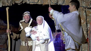 Zagreb, 221212.
Kaptol.
Zajednica Cenacolo vec 13 godina ispred Katedrale na Kaptolu u bozicno vrijeme priredjuje Zive jaslice.
Na fotografiji: detalj sa priredbe.
Foto: Admir Buljubasic / CROPIX Zagreb, 221212.
Kaptol.
Zajednica Cenacolo vec 13 godina ispred Katedrale na Kaptolu u bozicno vrijeme priredjuje Zive jaslice.
Na fotografiji: detalj sa priredbe.
Foto: Admir Buljubasic / CROPIX